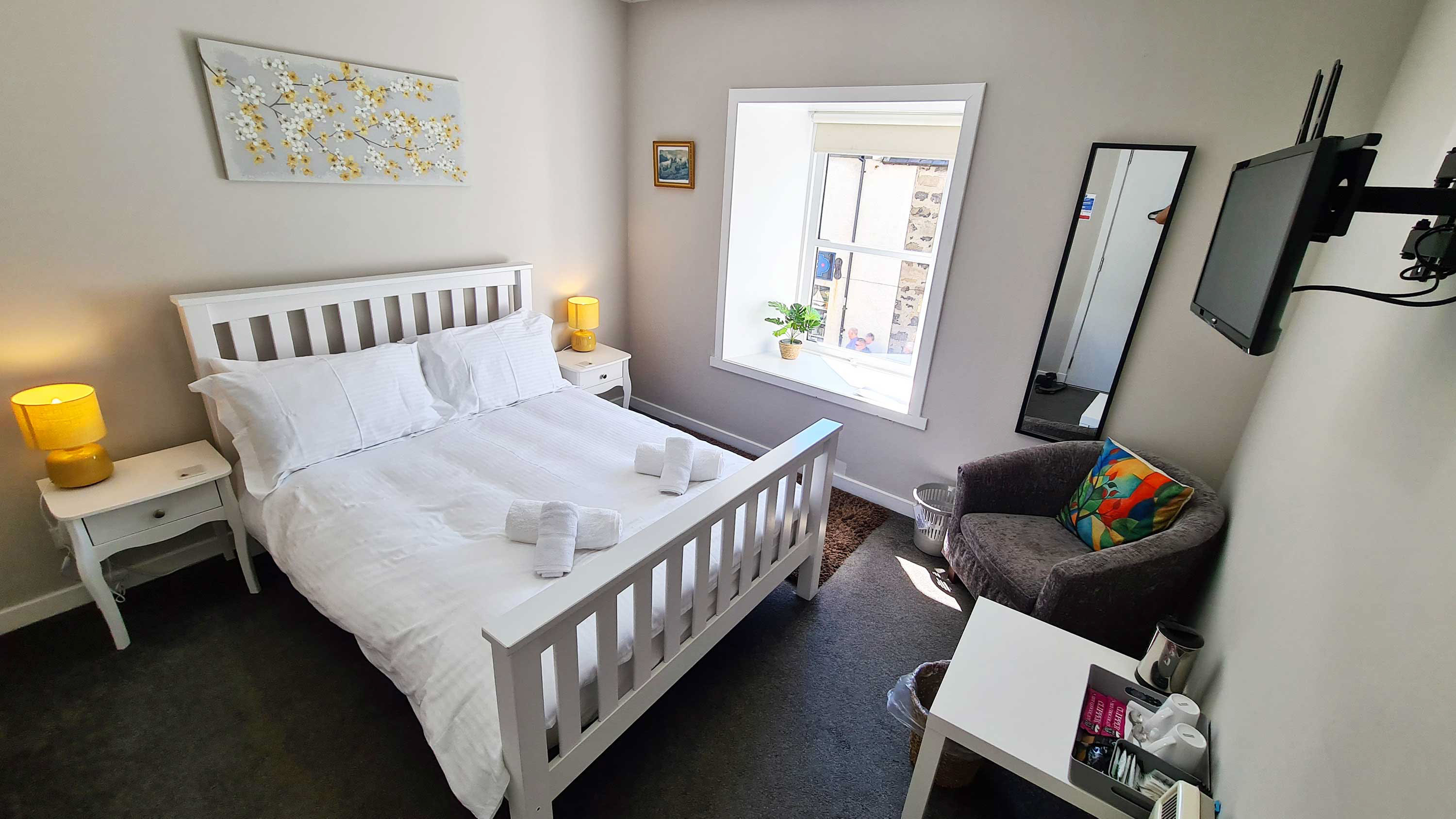 Spacious Double room accommodation with private bathroom Rooms on the High Street