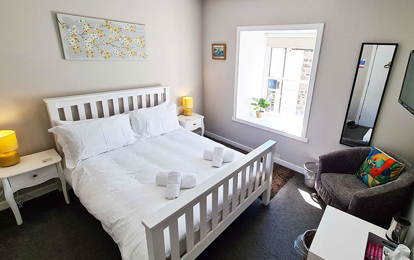Spacious Double Room accommodation at Rooms on the High Street in Portree